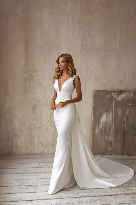 Spring Summer Women Dress Sexy V-neck Sleeveless with Tail Wedding Dress Formal Dress